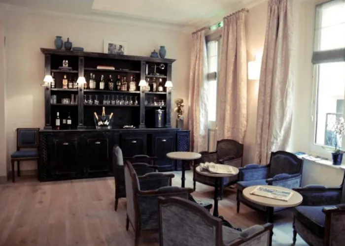 Magda Champs Elysees Parijs